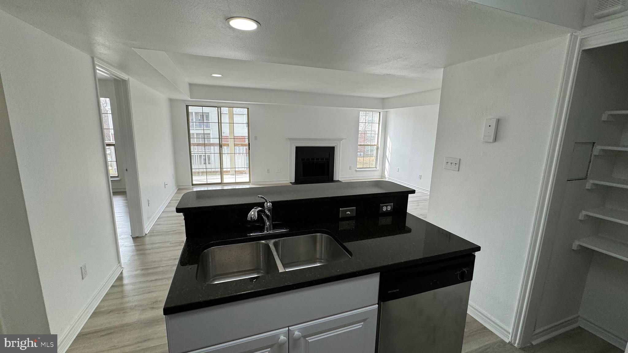 12151 Penderview Lane, Unit 2038 Fairfax, VA 22033 - Photo 6 of 20 Granite tops