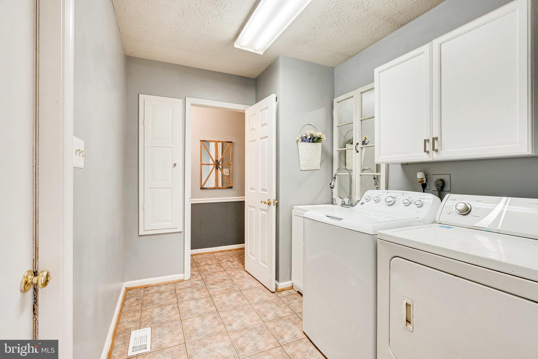 13221 Wates Spring Place Clifton, VA 20124 - Photo 14 of 68 Laundry/Mud Room off Kitchen & Garage