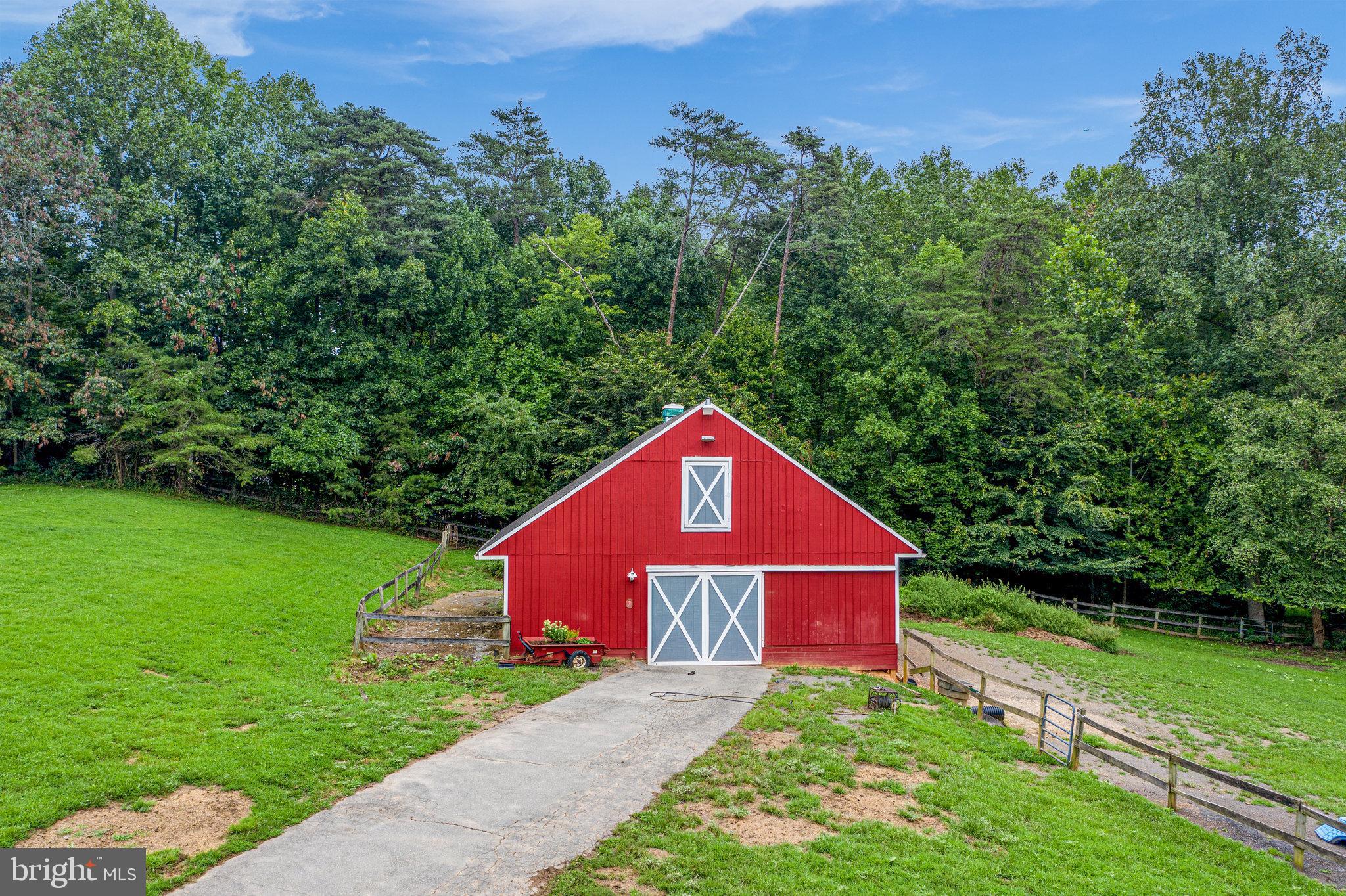13221 Wates Spring Place Clifton, VA 20124 - Photo 57 of 68 7-stall Barn w/Tack Room is 34' x 48', huge!
