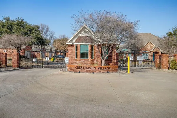 $335,000 | 119 Crestway Drive, Unit 22, Cedar Hill, TX 75104
