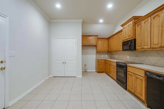 $335,000 | 119 Crestway Drive, Unit 22, Cedar Hill, TX 75104