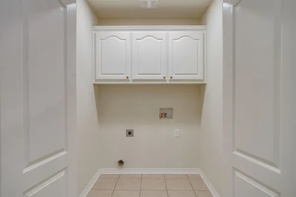 $335,000 | 119 Crestway Drive, Unit 22, Cedar Hill, TX 75104