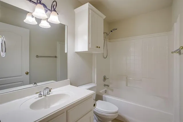 $335,000 | 119 Crestway Drive, Unit 22, Cedar Hill, TX 75104