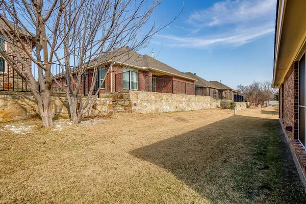 $335,000 | 119 Crestway Drive, Unit 22, Cedar Hill, TX 75104