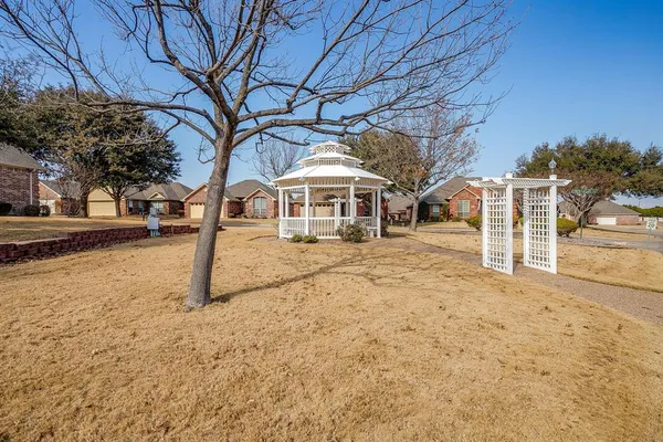 $335,000 | 119 Crestway Drive, Unit 22, Cedar Hill, TX 75104