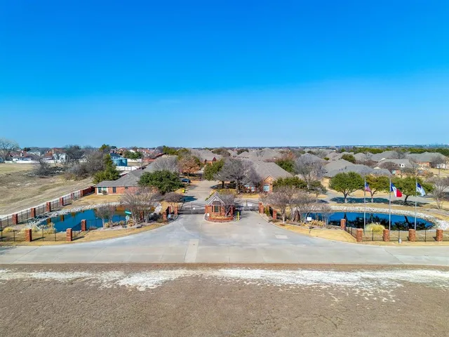 $335,000 | 119 Crestway Drive, Unit 22, Cedar Hill, TX 75104