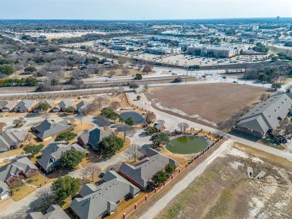 $335,000 | 119 Crestway Drive, Unit 22, Cedar Hill, TX 75104