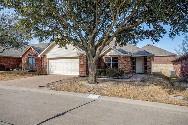 $335,000 | 119 Crestway Drive, Unit 22, Cedar Hill, TX 75104