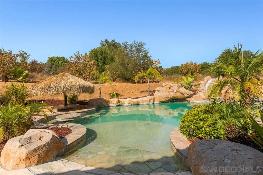 28310 Vía Santa Rosa Temecula, CA 92590 - Photo 20 of 23 a view of a swimming pool and lounge chair
