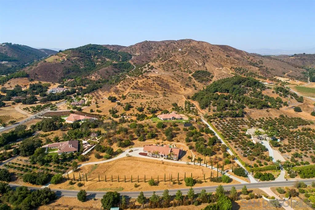 28310 Vía Santa Rosa Temecula, CA 92590 - Photo 23 of 23 a view of a city with mountains in the background