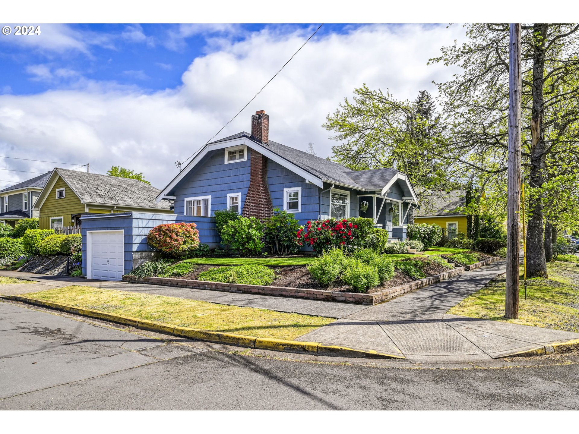 343 5th Street Springfield, OR 97477 - Photo 28 of 28 a front view of a house with a garden and yard