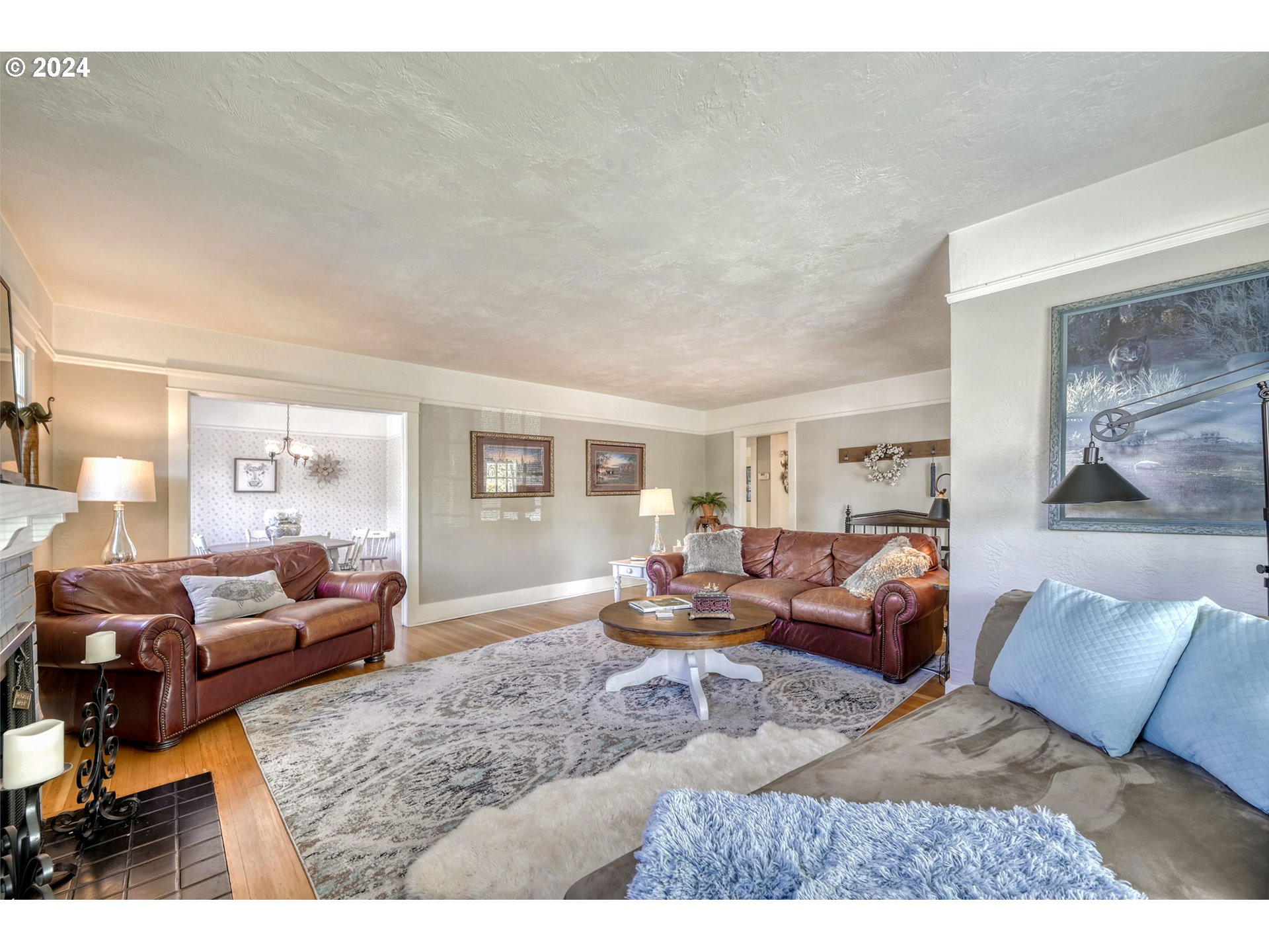 343 5th Street Springfield, OR 97477 - Photo 4 of 28 a living room with furniture and a couch