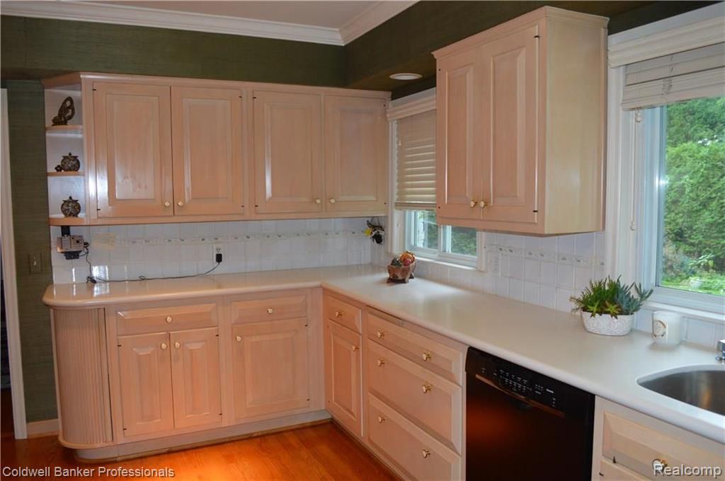 21 Beacon Hill Road Grosse Pointe Farms, MI 48236 - Photo 12 of 93
