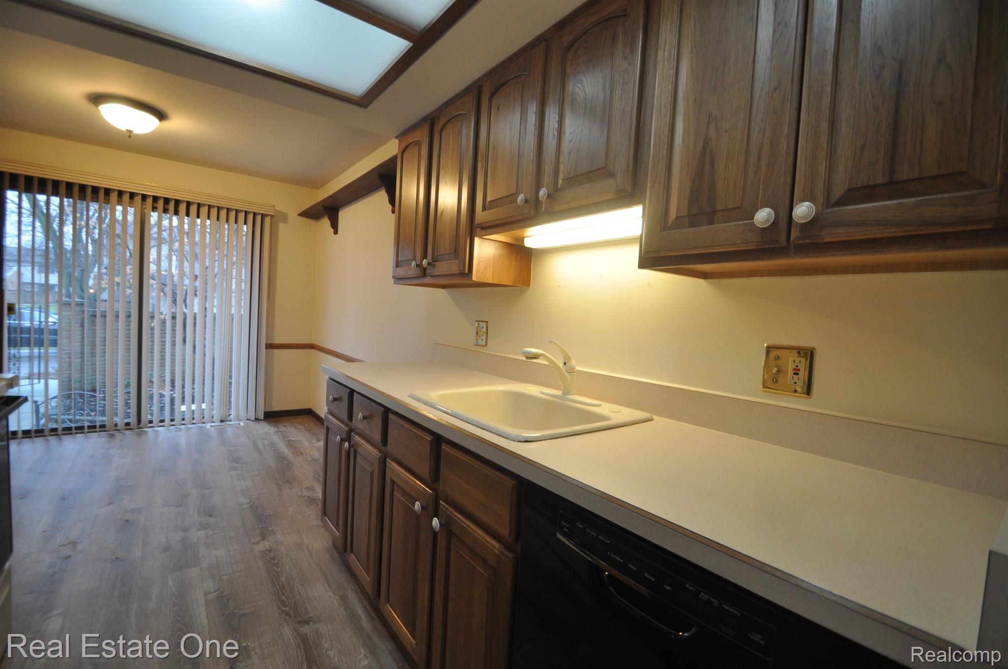 1064 Willow Grove Court Rochester, MI 48307 - Photo 11 of 35 Gallery Image 11