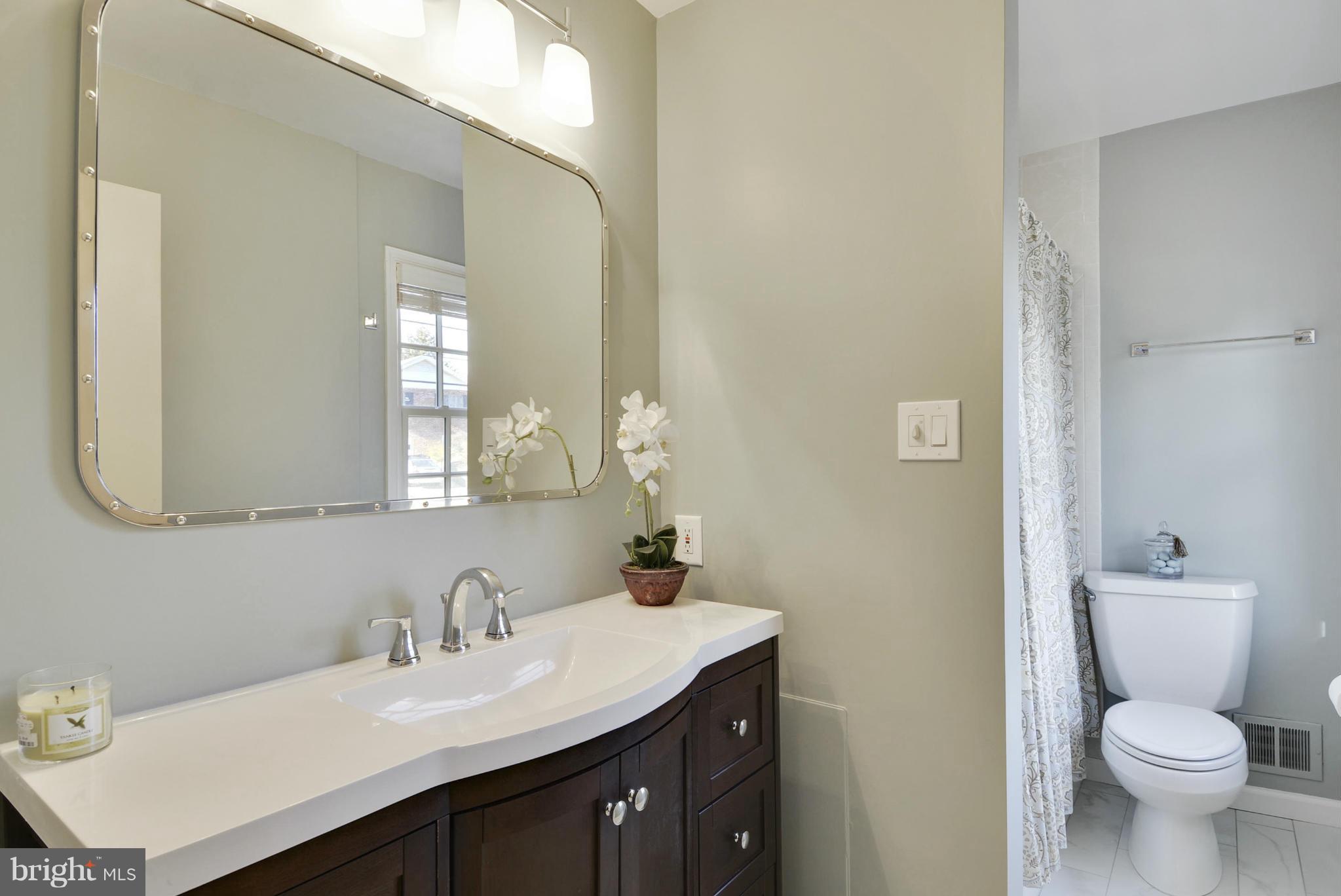 7704 Sebago Road Bethesda, MD 20817 - Photo 17 of 30 Bath (Master)