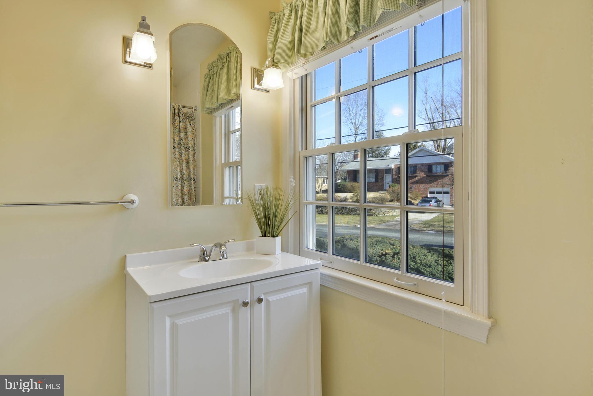 7704 Sebago Road Bethesda, MD 20817 - Photo 21 of 30 Bath