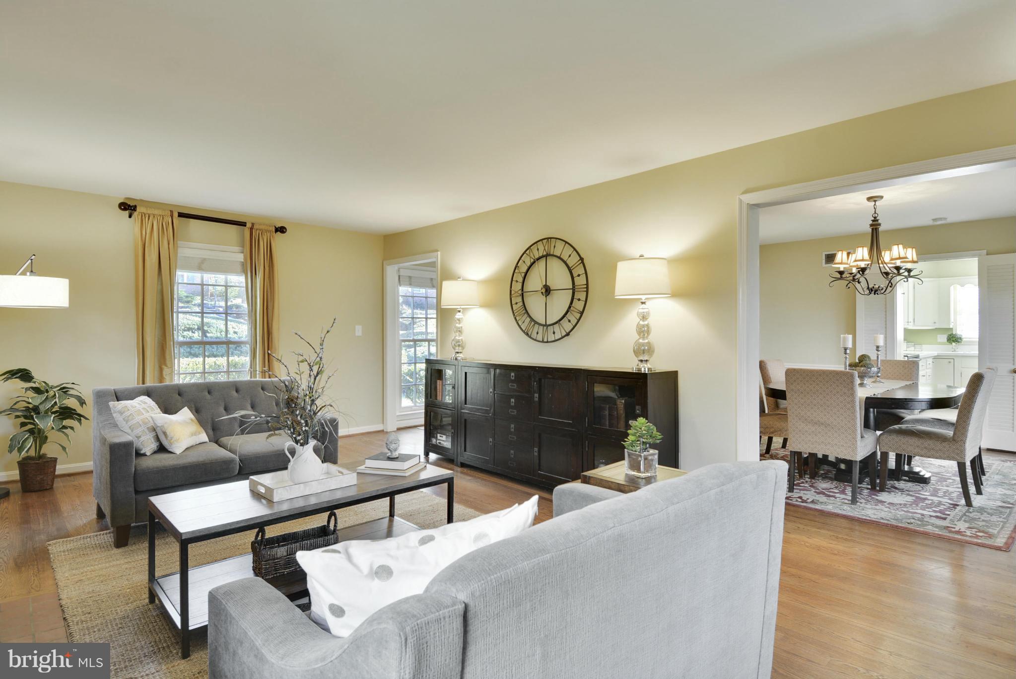 7704 Sebago Road Bethesda, MD 20817 - Photo 4 of 30 Living Room