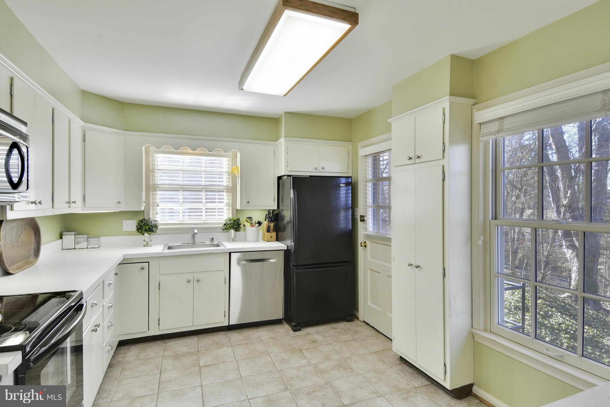 7704 Sebago Road Bethesda, MD 20817 - Photo 10 of 30 Kitchen