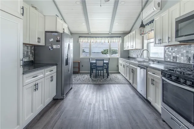 $529,900 | 32396 Rt-12e Cape, Cape Vincent, NY 13618