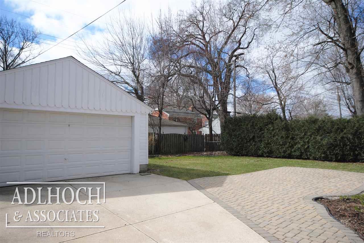 1677 Prestwick Road Grosse Pointe Woods, MI 48236 - Photo 17 of 19