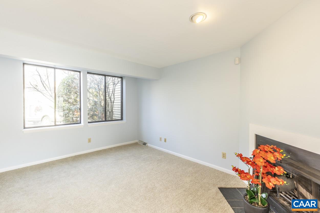 1216 Chatham Ridge Charlottesville, VA 22901 - Photo 4 of 37 Gallery Image 4
