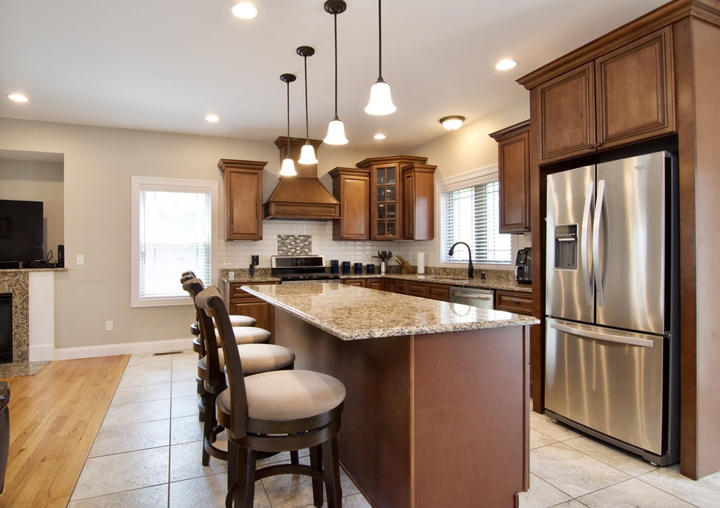 130 Benz Street Springfield, MA 01118 - Photo 4 of 42 Gallery Image 4