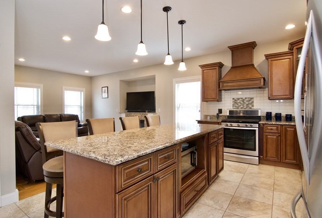 130 Benz Street Springfield, MA 01118 - Photo 7 of 42 Gallery Image 7