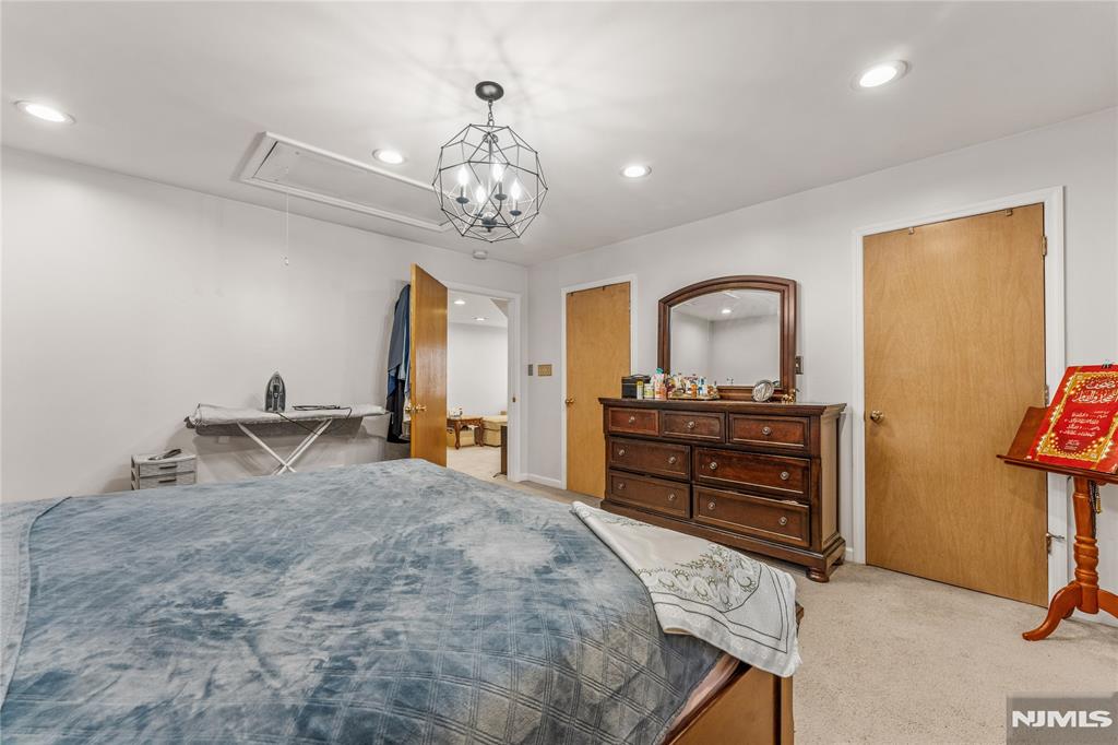 83 Village Road Pompton Plains, NJ 07444 - Photo 15 of 27