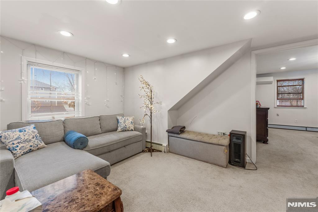 83 Village Road Pompton Plains, NJ 07444 - Photo 18 of 27