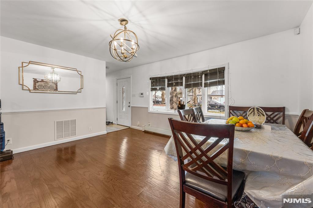 83 Village Road Pompton Plains, NJ 07444 - Photo 3 of 27