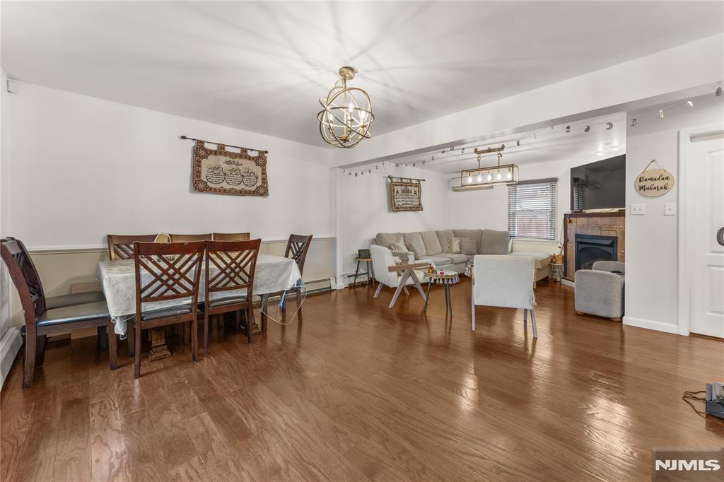 83 Village Road Pompton Plains, NJ 07444 - Photo 4 of 27