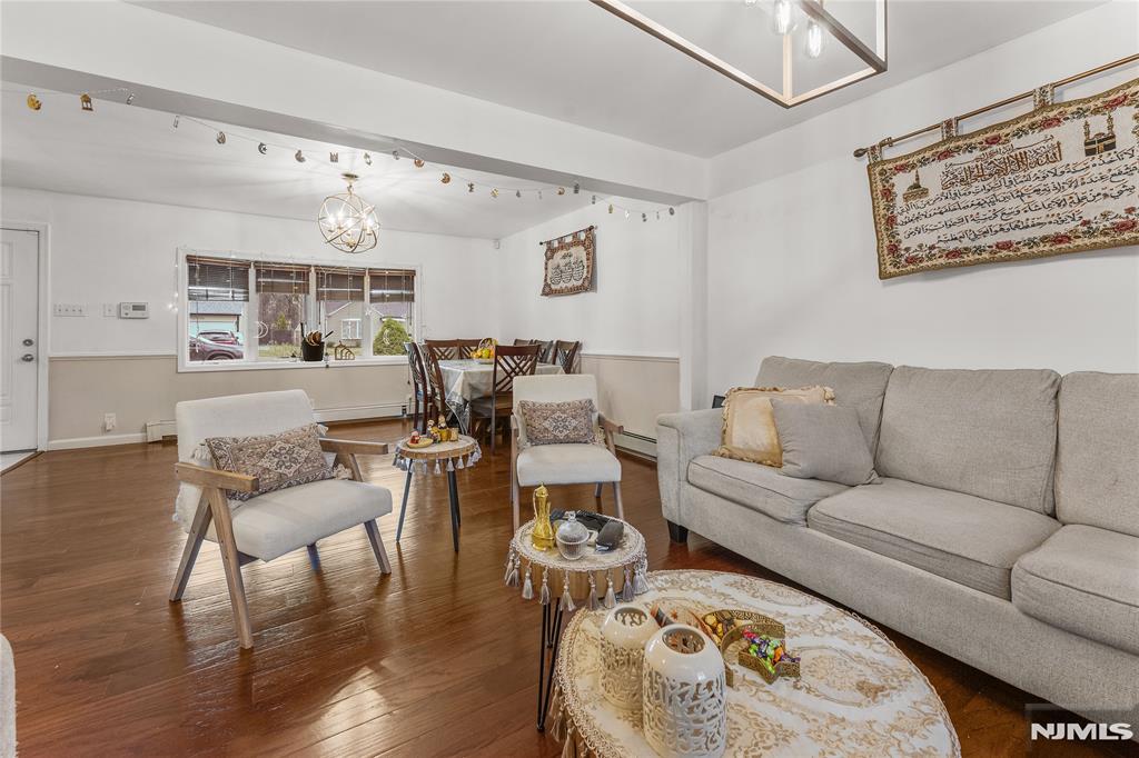 83 Village Road Pompton Plains, NJ 07444 - Photo 5 of 27