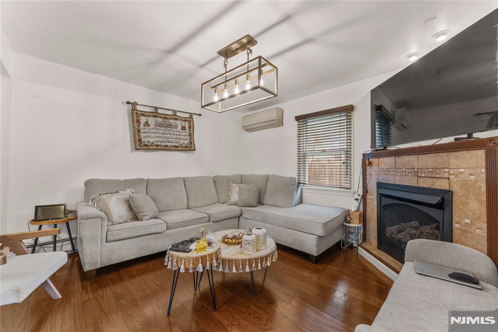 83 Village Road Pompton Plains, NJ 07444 - Photo 7 of 27