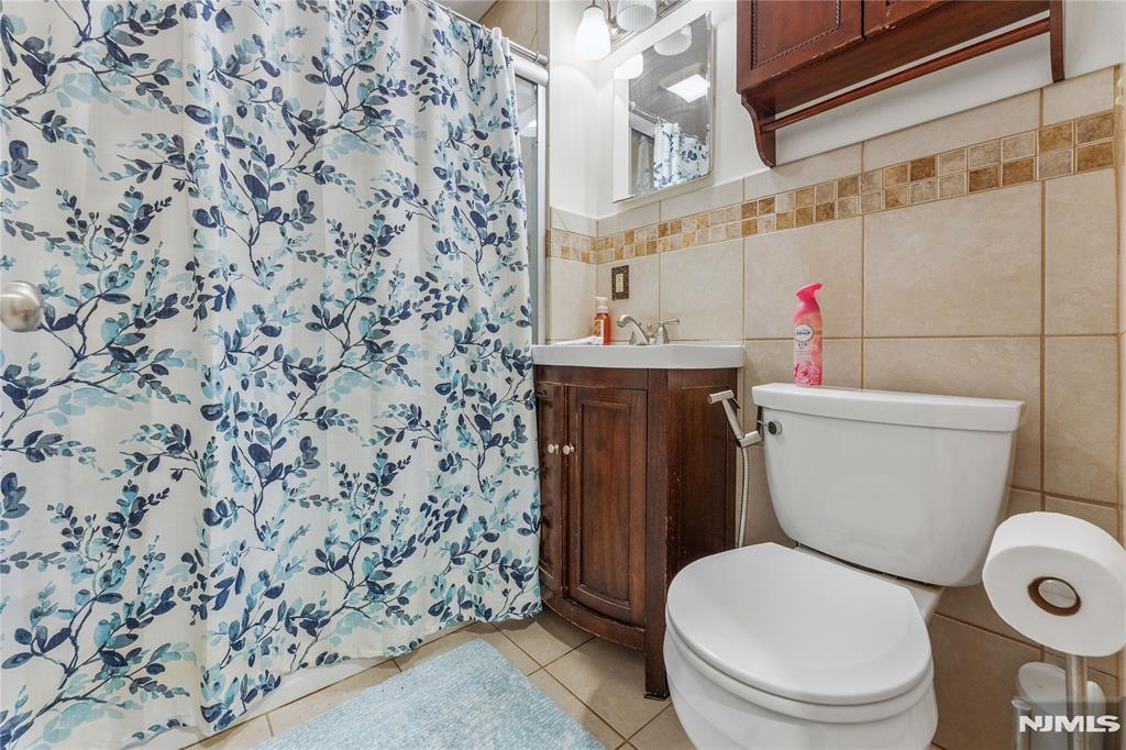 83 Village Road Pompton Plains, NJ 07444 - Photo 10 of 27