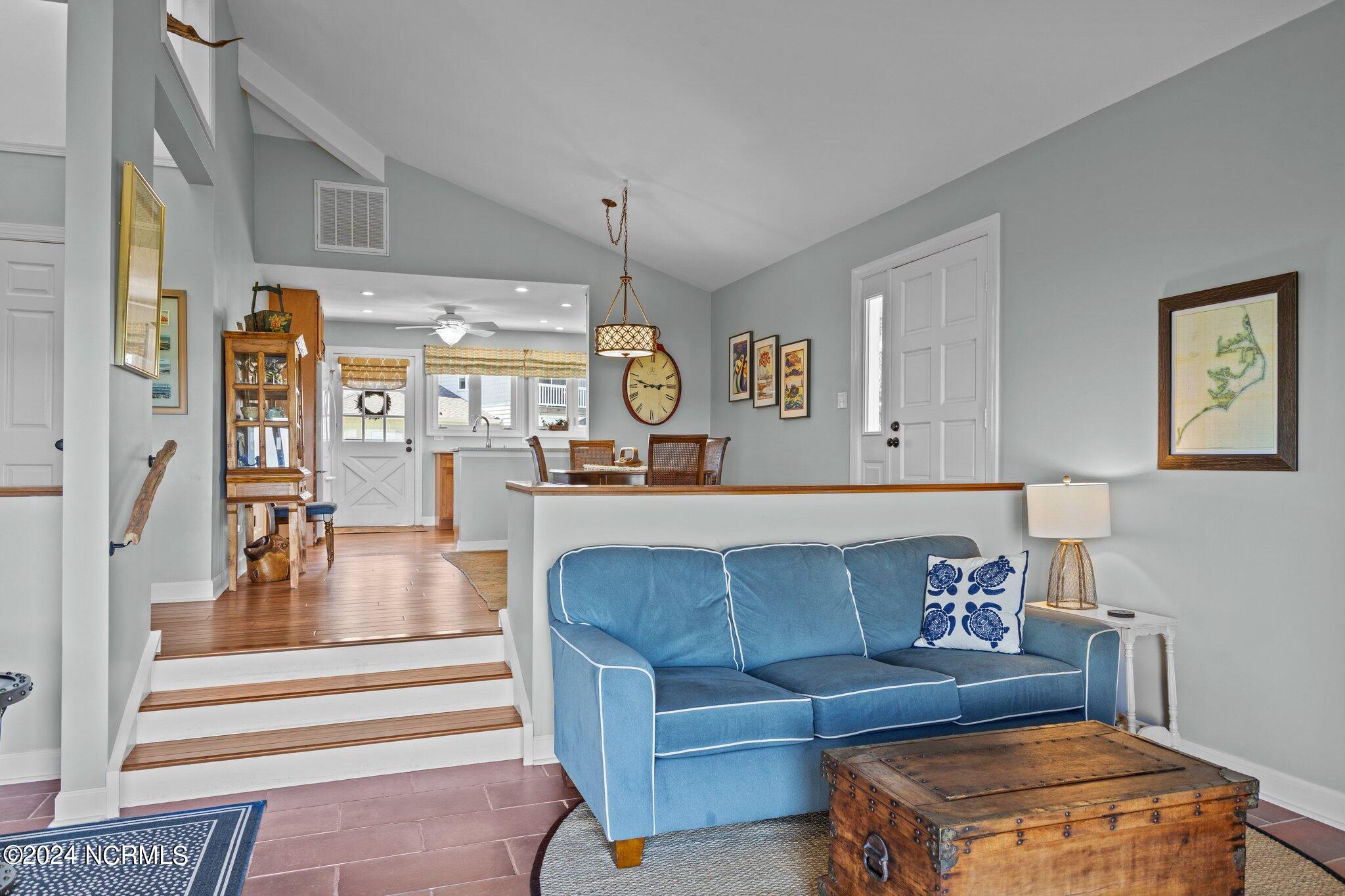 800 Country Club Road, Unit 37 Morehead City, NC 28557 - Photo 11 of 52 Living Room