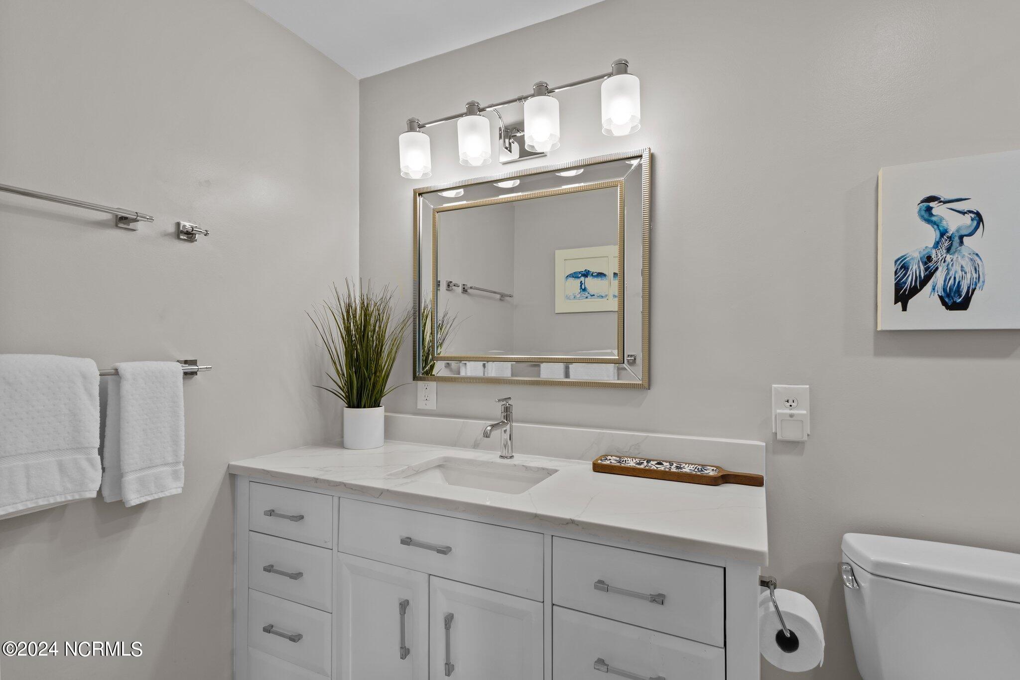 800 Country Club Road, Unit 37 Morehead City, NC 28557 - Photo 15 of 52 Master Bath