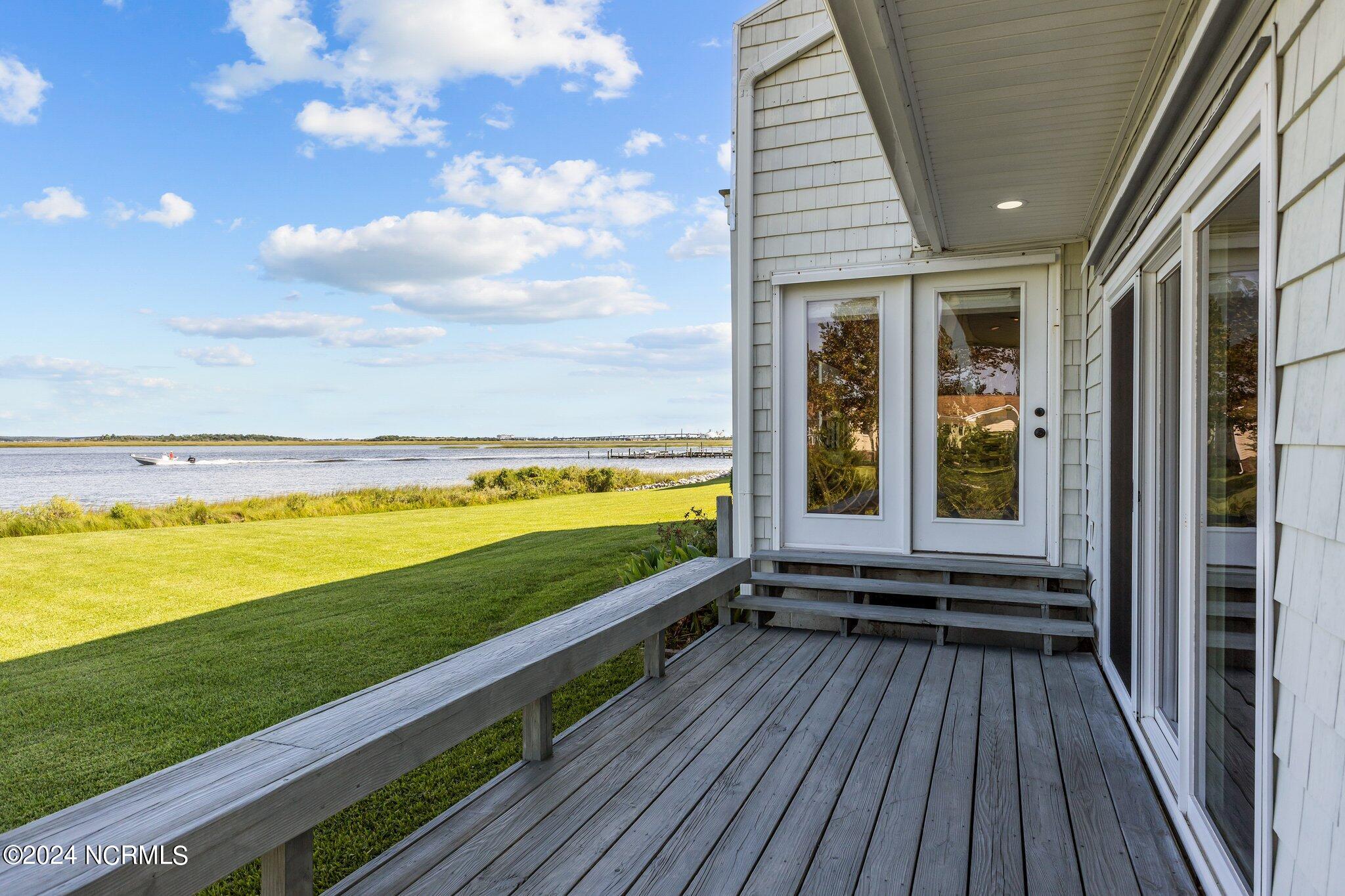 800 Country Club Road, Unit 37 Morehead City, NC 28557 - Photo 2 of 52 Back Deck