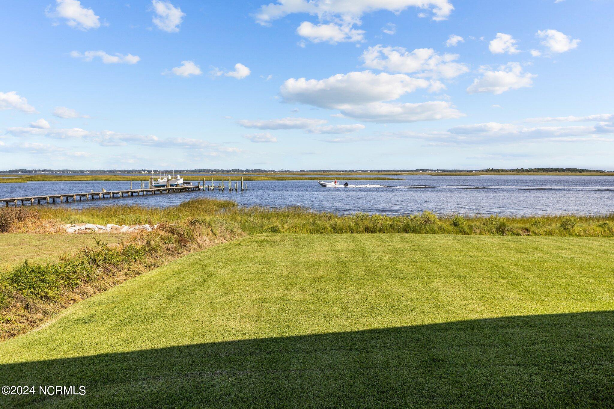 800 Country Club Road, Unit 37 Morehead City, NC 28557 - Photo 27 of 52 Waterfront and Common Space