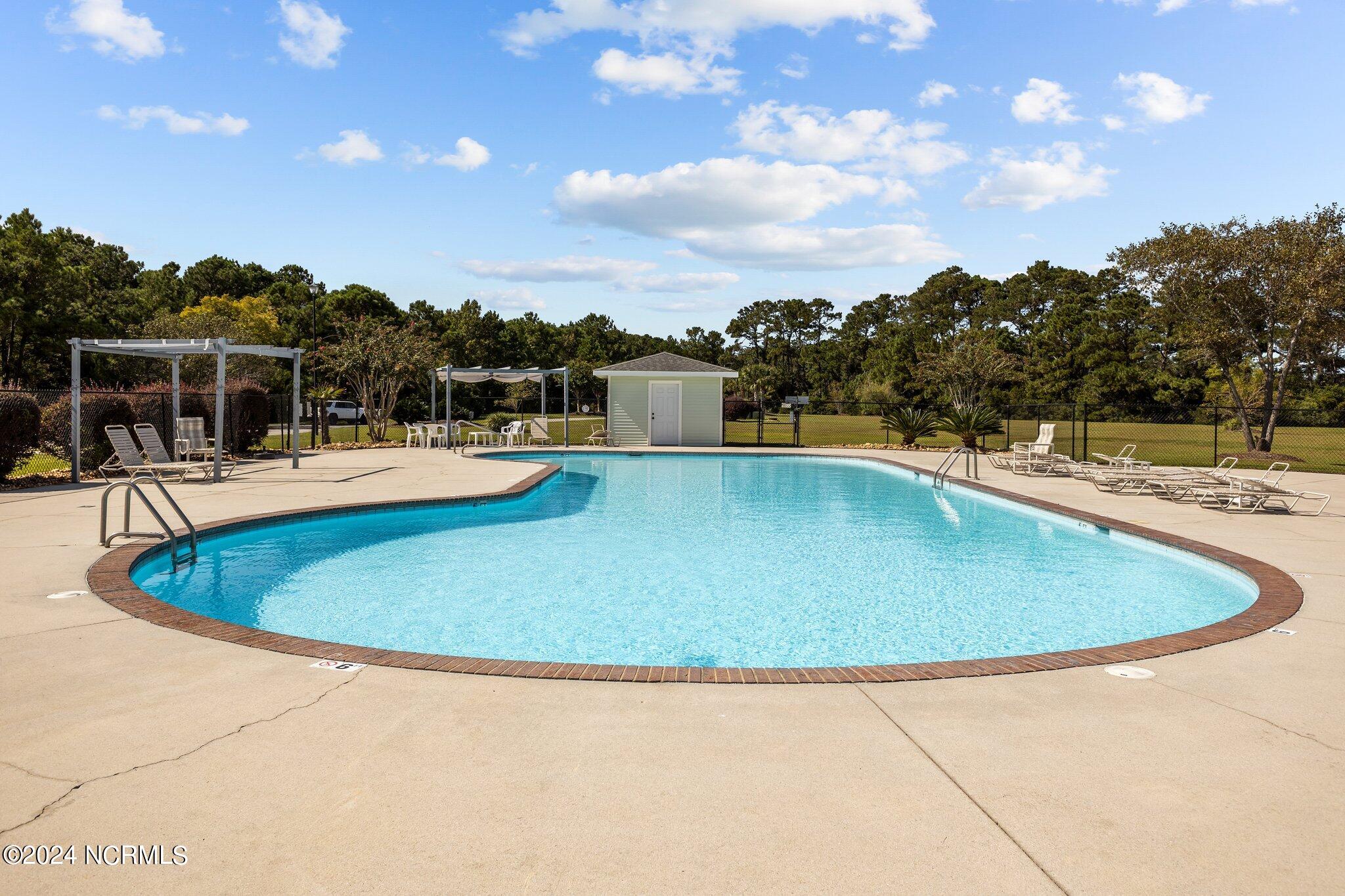 800 Country Club Road, Unit 37 Morehead City, NC 28557 - Photo 29 of 52 Pool