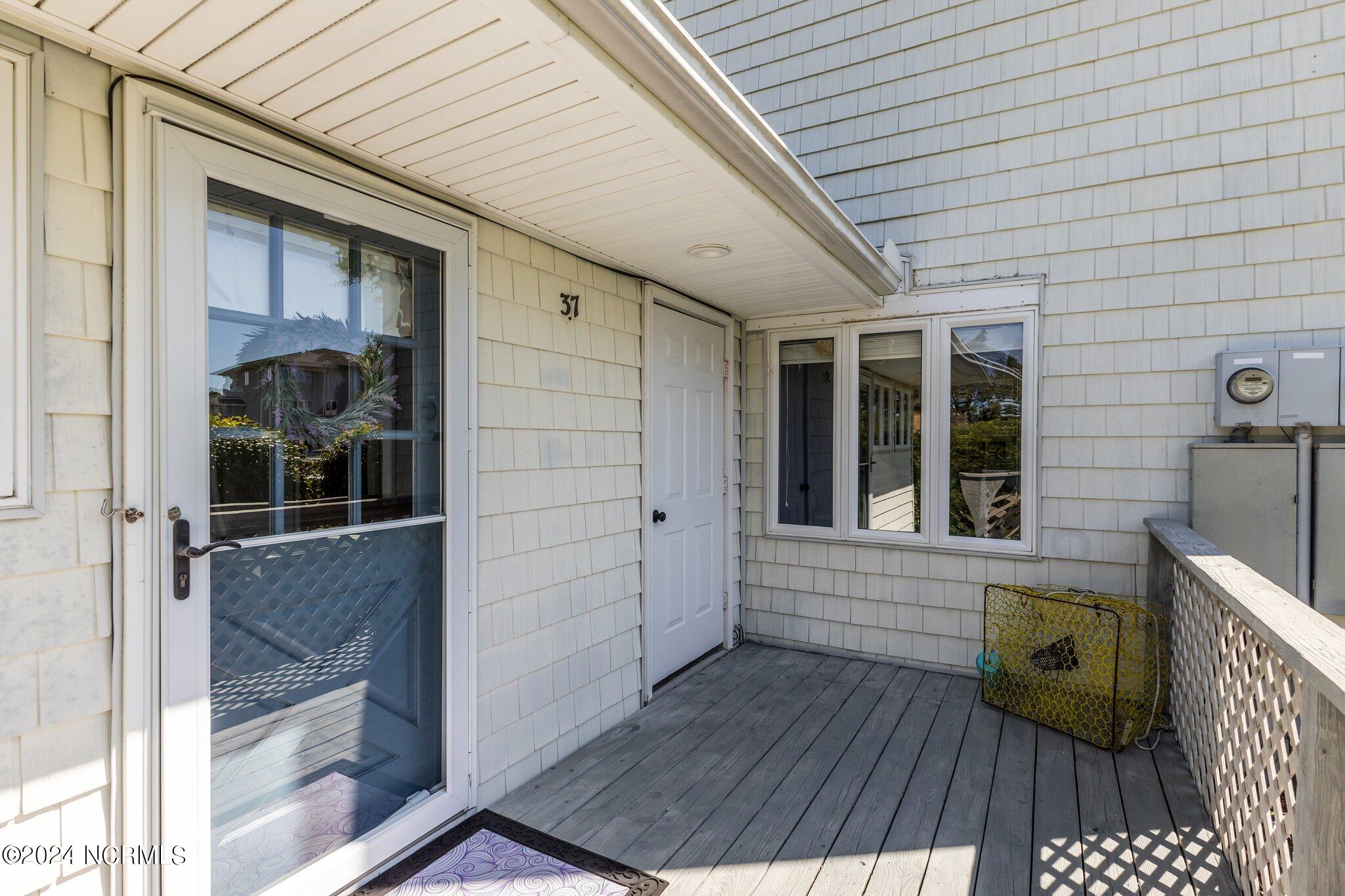 800 Country Club Road, Unit 37 Morehead City, NC 28557 - Photo 40 of 52 40-web-or-mls-1S3A9671