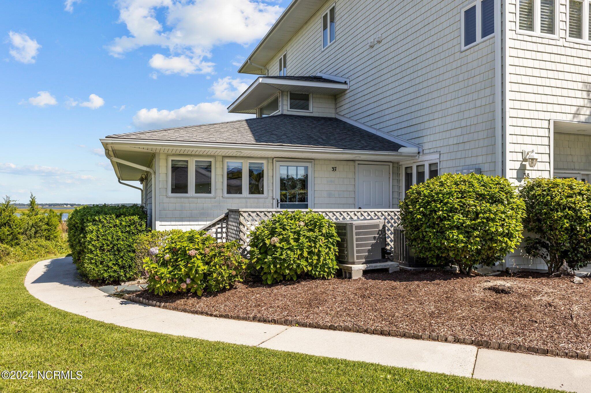 800 Country Club Road, Unit 37 Morehead City, NC 28557 - Photo 44 of 52 44-web-or-mls-1S3A9667