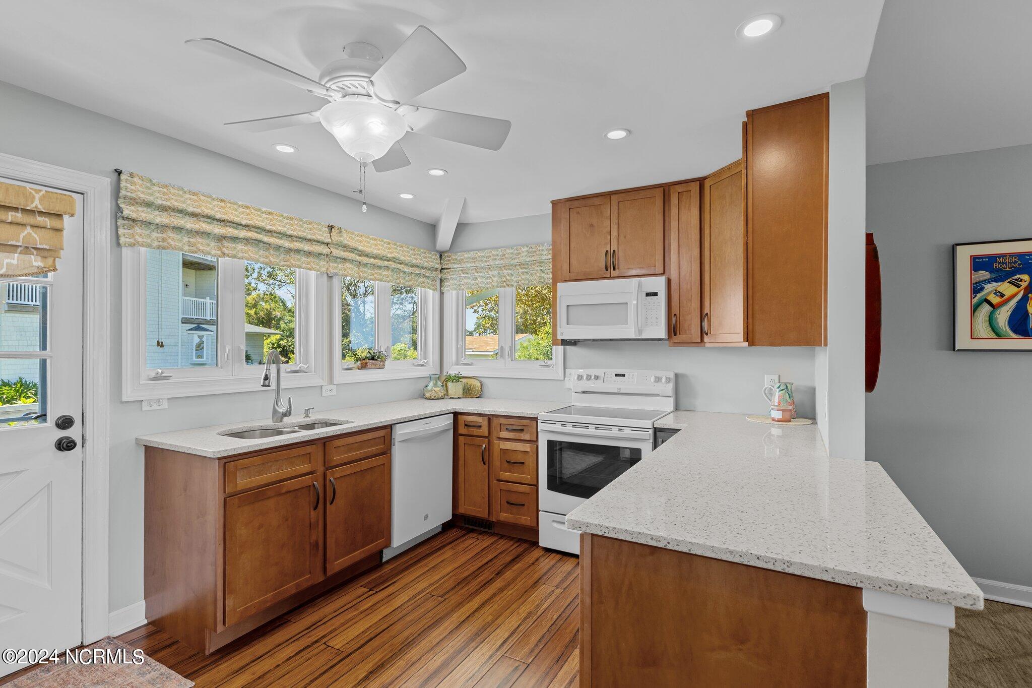800 Country Club Road, Unit 37 Morehead City, NC 28557 - Photo 51 of 52 53-web-or-mls-1S3A9524