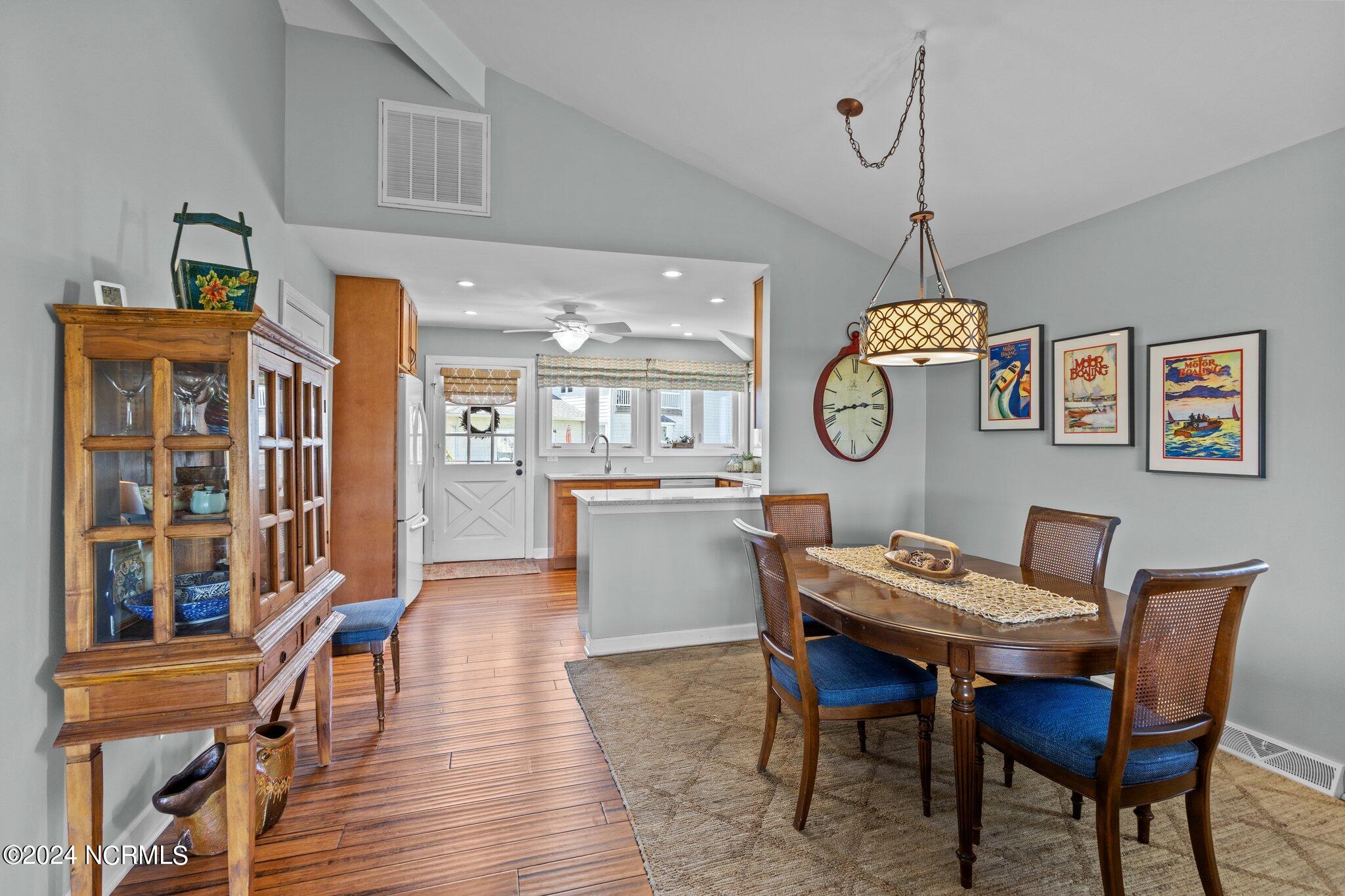 800 Country Club Road, Unit 37 Morehead City, NC 28557 - Photo 9 of 52 Living Room/Dining Room