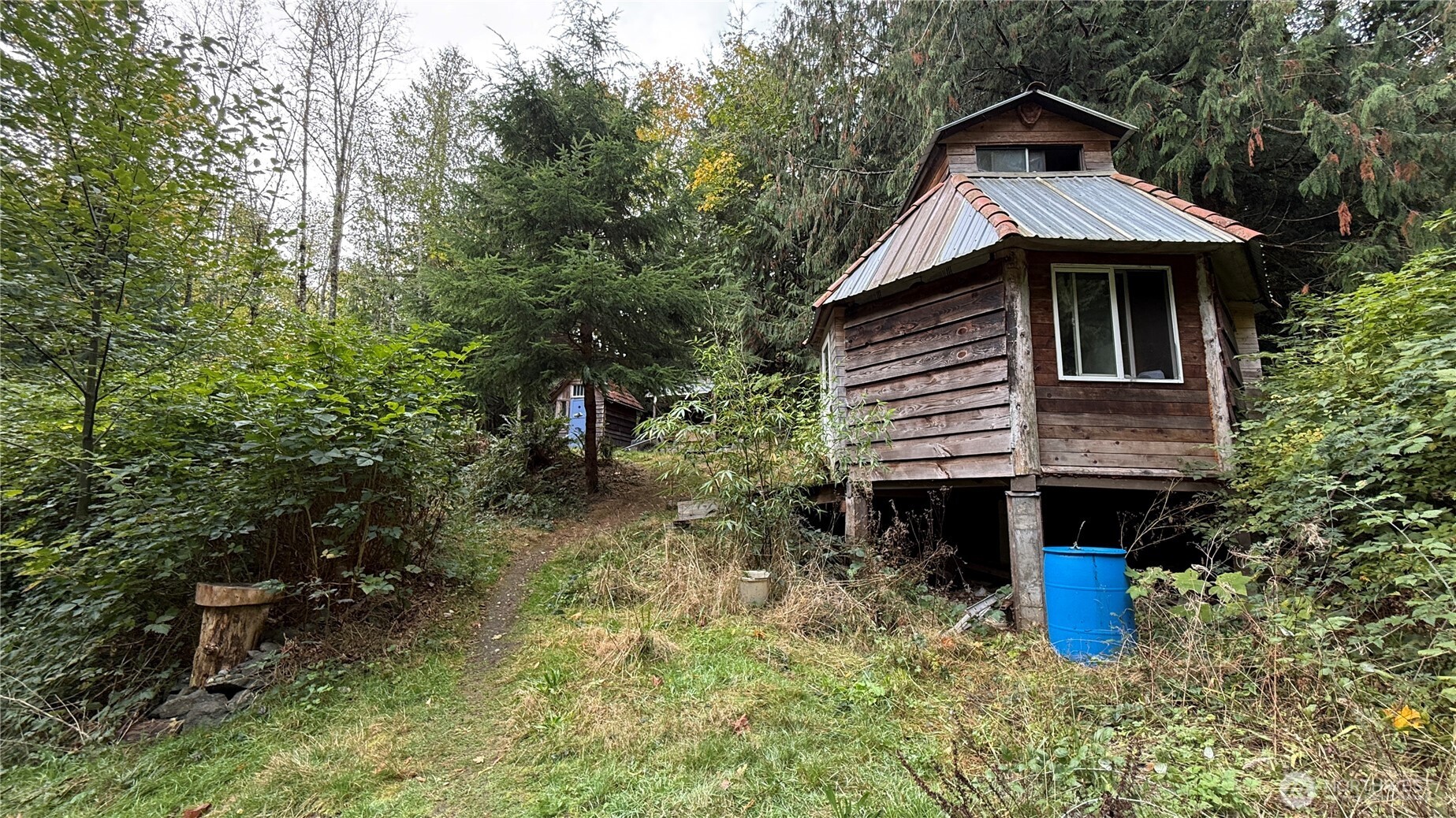 690 Naylor Creek Road Chimacum, WA 98325 - Photo 34 of 40 a front view of a house with yard and trees