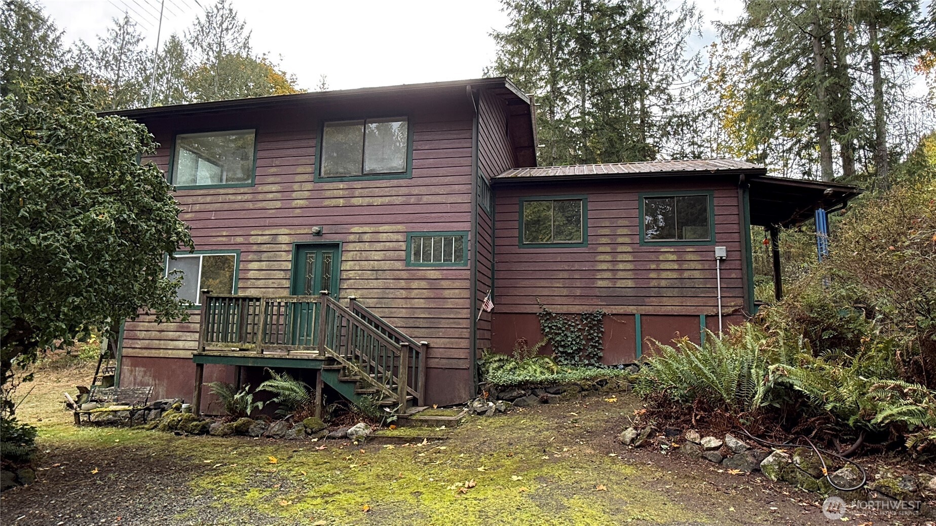 690 Naylor Creek Road Chimacum, WA 98325 - Photo 4 of 40 a front view of a house with a yard