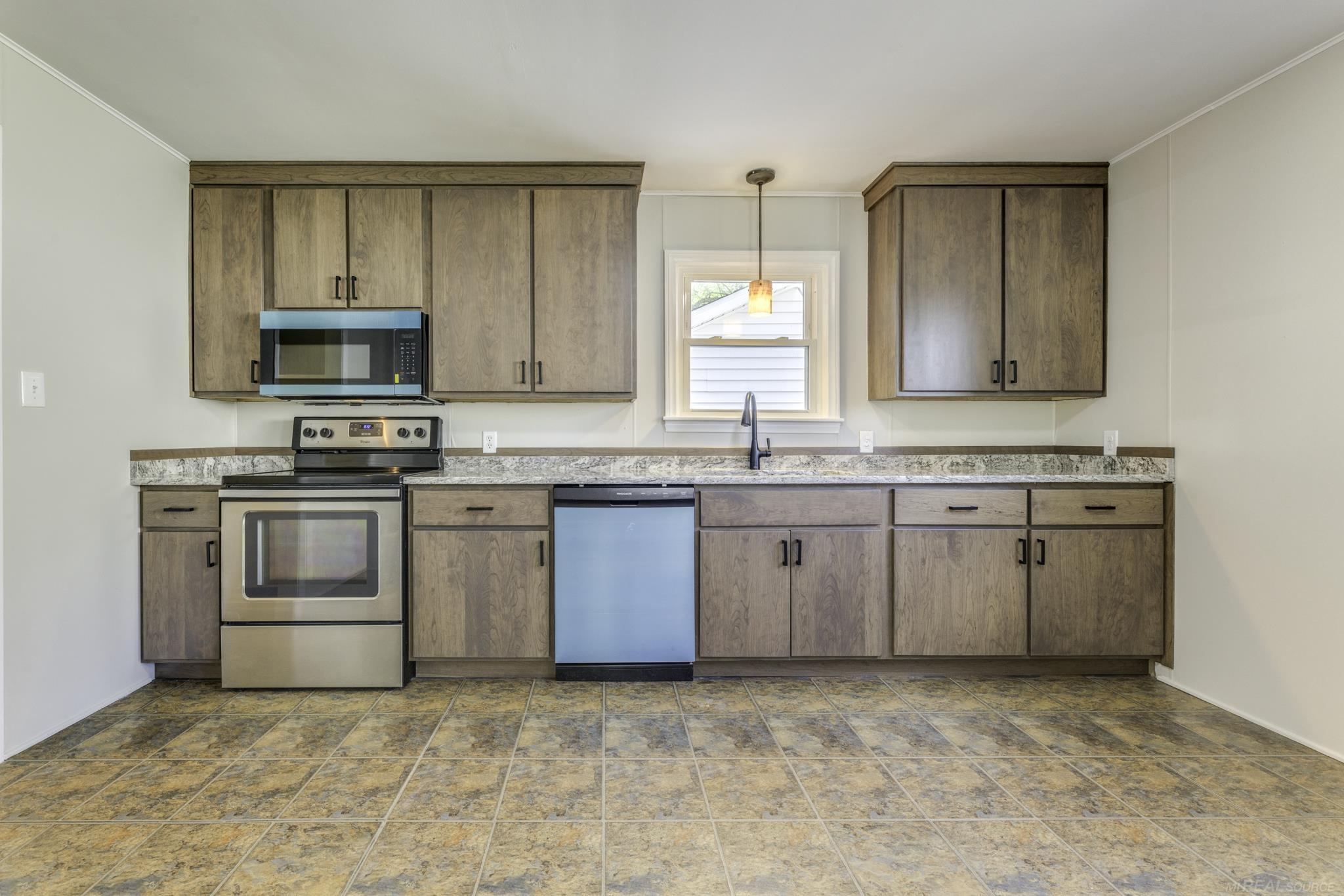 7282 Hubbard Street Lexington, MI 48450 - Photo 5 of 21