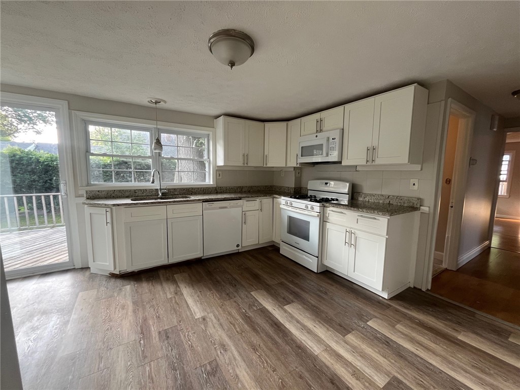 100 Kenneth Avenue Warwick, RI 02889 - Photo 2 of 17