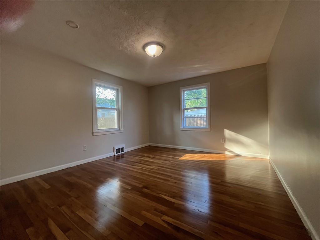 100 Kenneth Avenue Warwick, RI 02889 - Photo 5 of 17