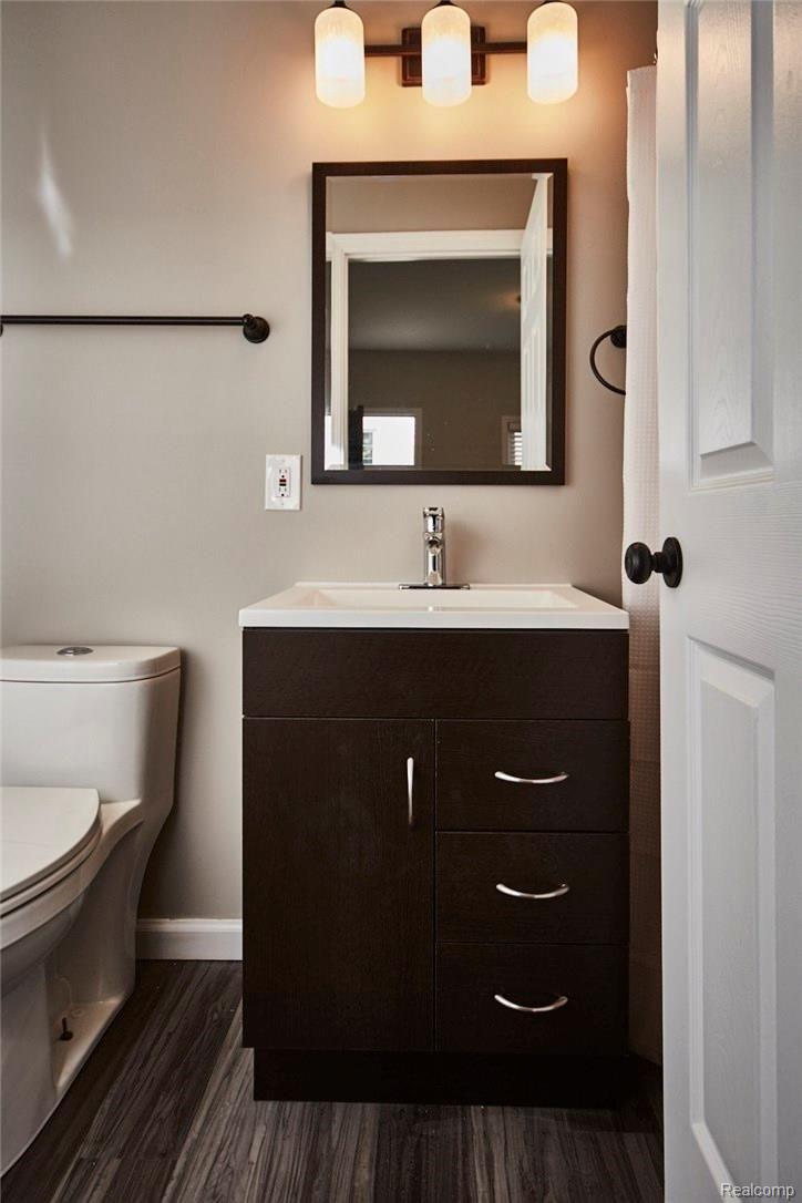 178 Ogemaw Road Pontiac, MI 48341 - Photo 13 of 23 Master Bath - 178 Ogemaw.jpg