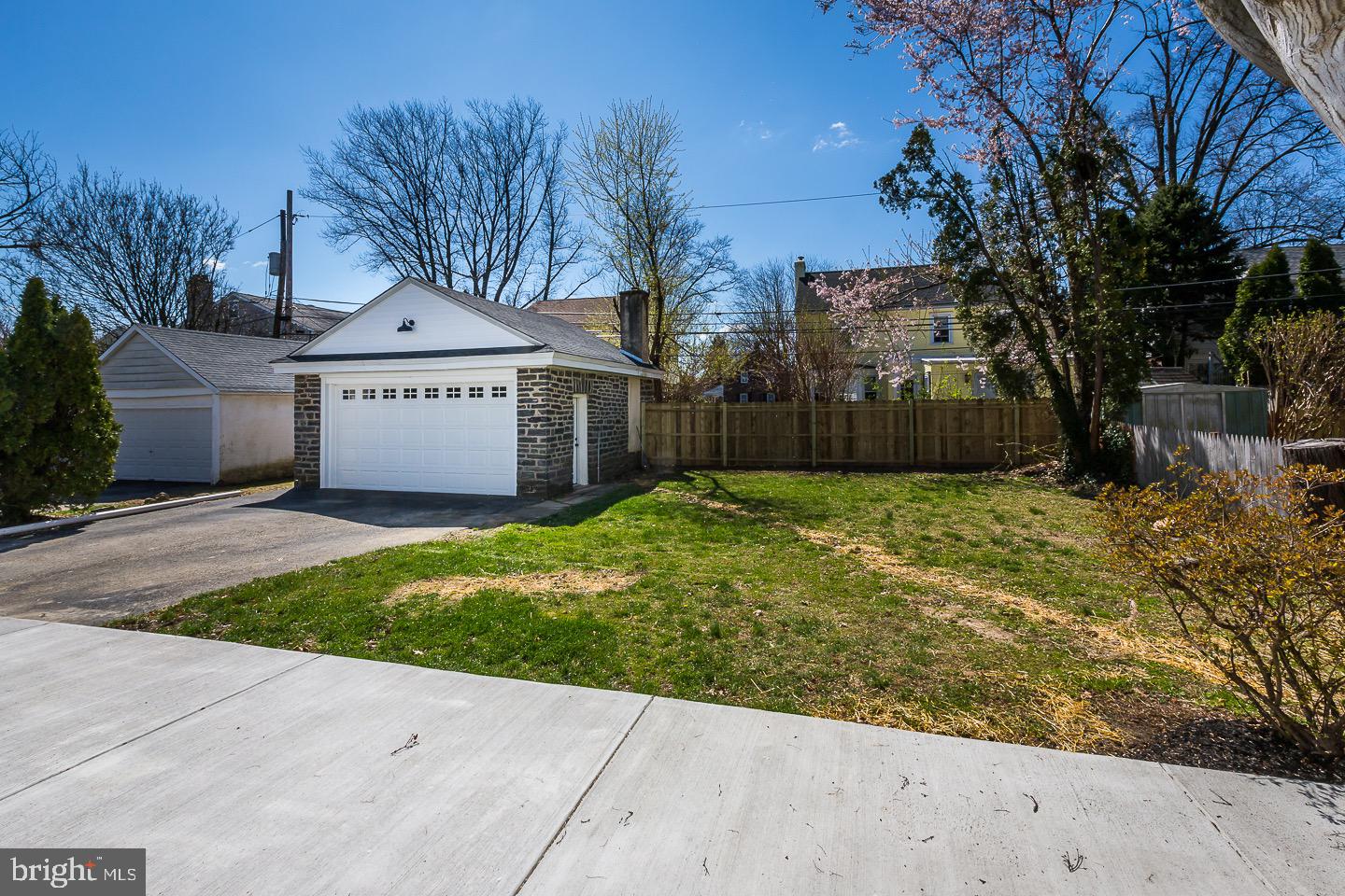 627 Ashurst Road Havertown, PA 19083 - Photo 4 of 53